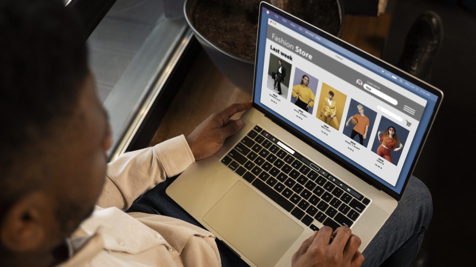 close-up-man-shopping-with-laptop